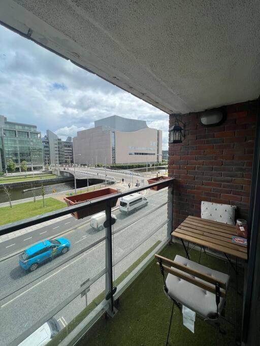 Апартаменты Stylish Flat With River View Дублин Экстерьер фото