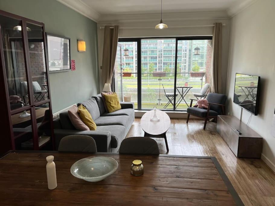 Апартаменты Stylish Flat With River View Дублин Экстерьер фото