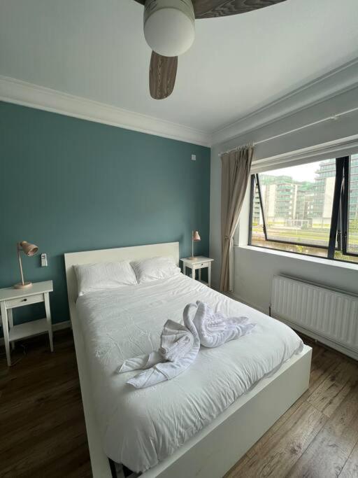Апартаменты Stylish Flat With River View Дублин Экстерьер фото